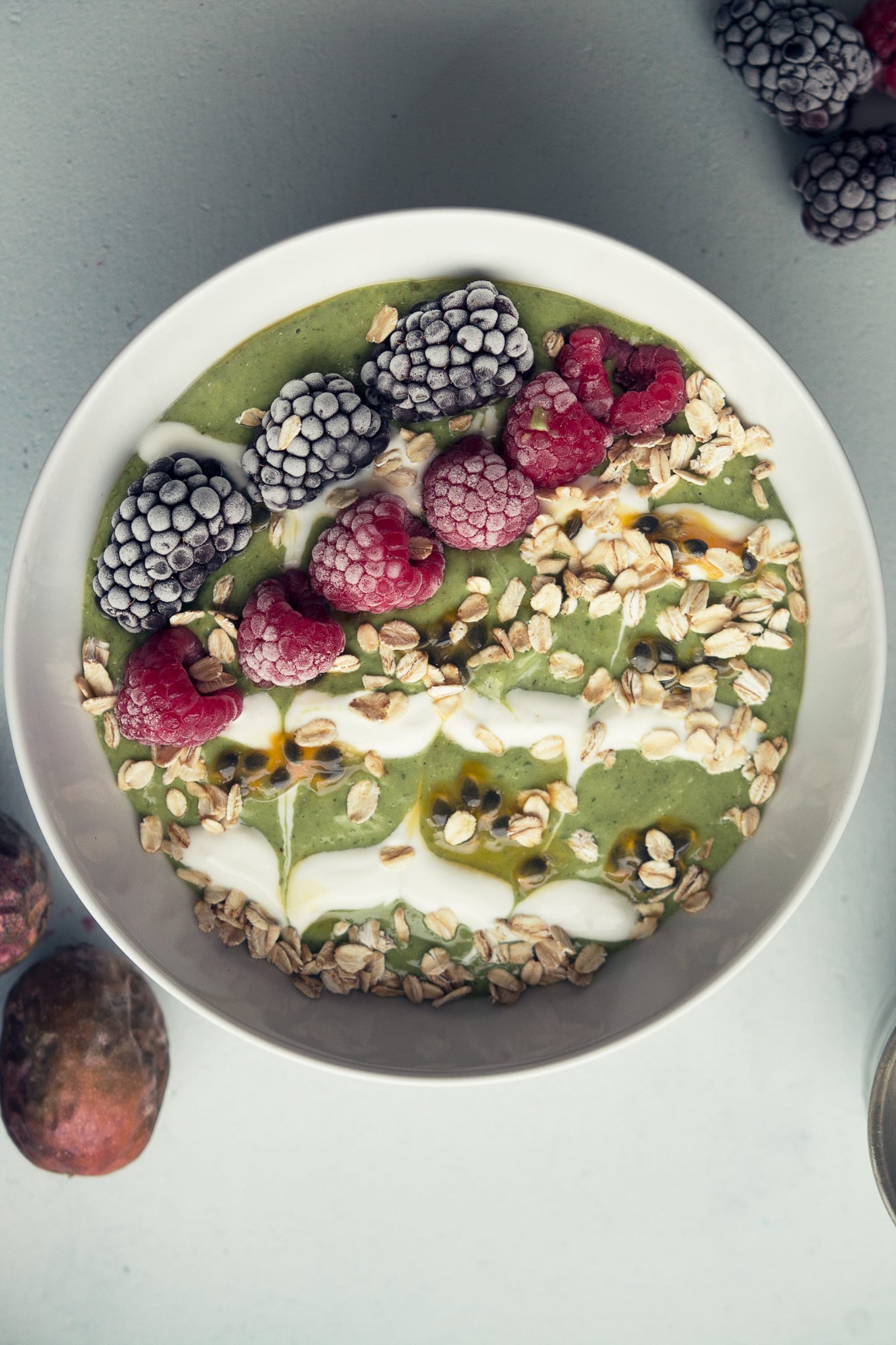 green smoothie bowl pin